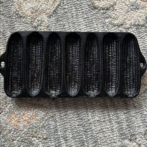 Wagner Ware  1920 Vintage cast iron Krusty corn bread tea size muffin pan heavy